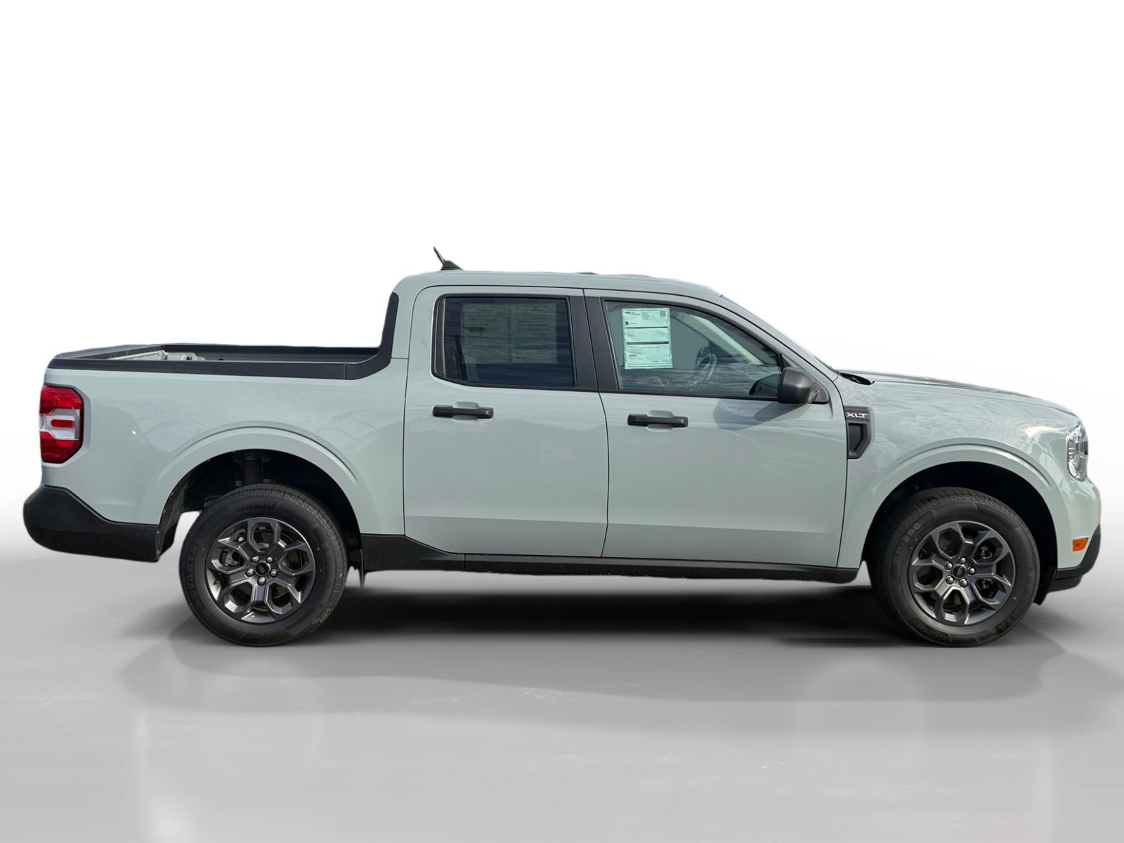 Certified 2024 Ford Maverick XLT image 2