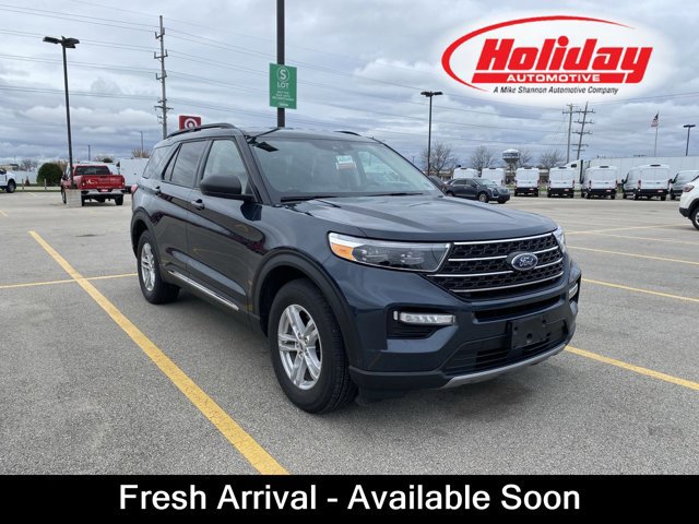 Certified 2022 Ford Explorer XLT w/ Equipment Group 202A AWD/4WD image 1