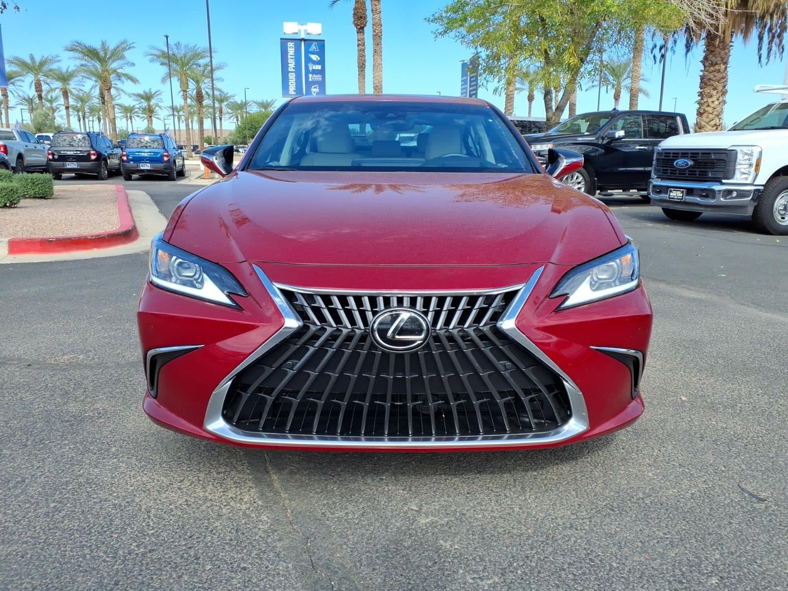 Used 2025 Lexus ES 300h w/ Premium Package FWD image 2