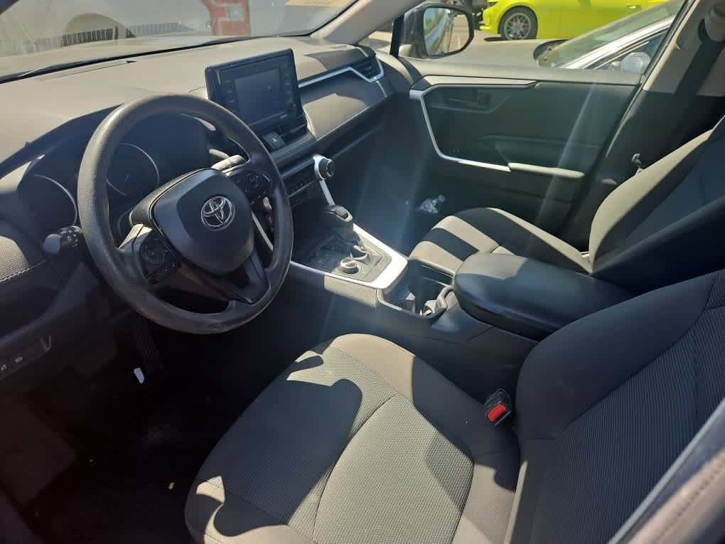 Used 2021 Toyota RAV4 LE AWD/4WD image 14