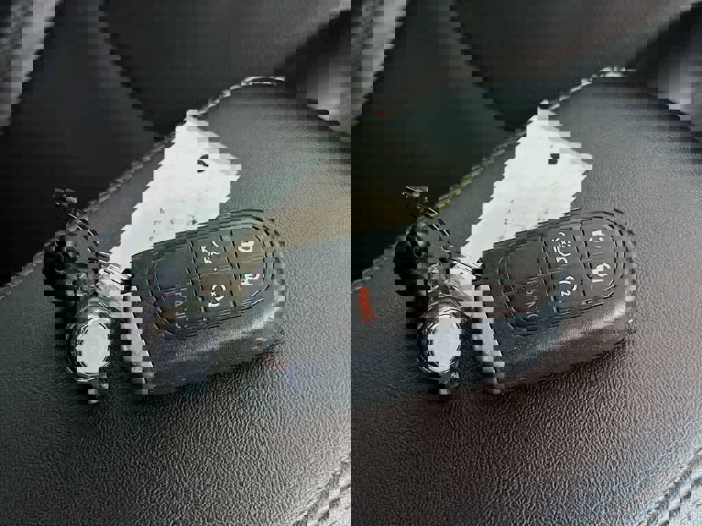 Used 2023 Jeep Cherokee Altitude Lux image 25