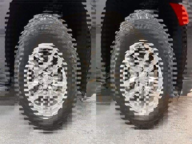 Used 2024 Chevrolet Suburban LT image 2