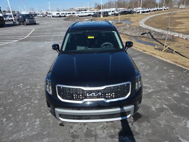 Used 2023 Kia Telluride EX w/ EX Captain's Chair Package image 6