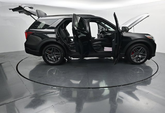 Certified 2025 Ford Explorer ST AWD/4WD image 47