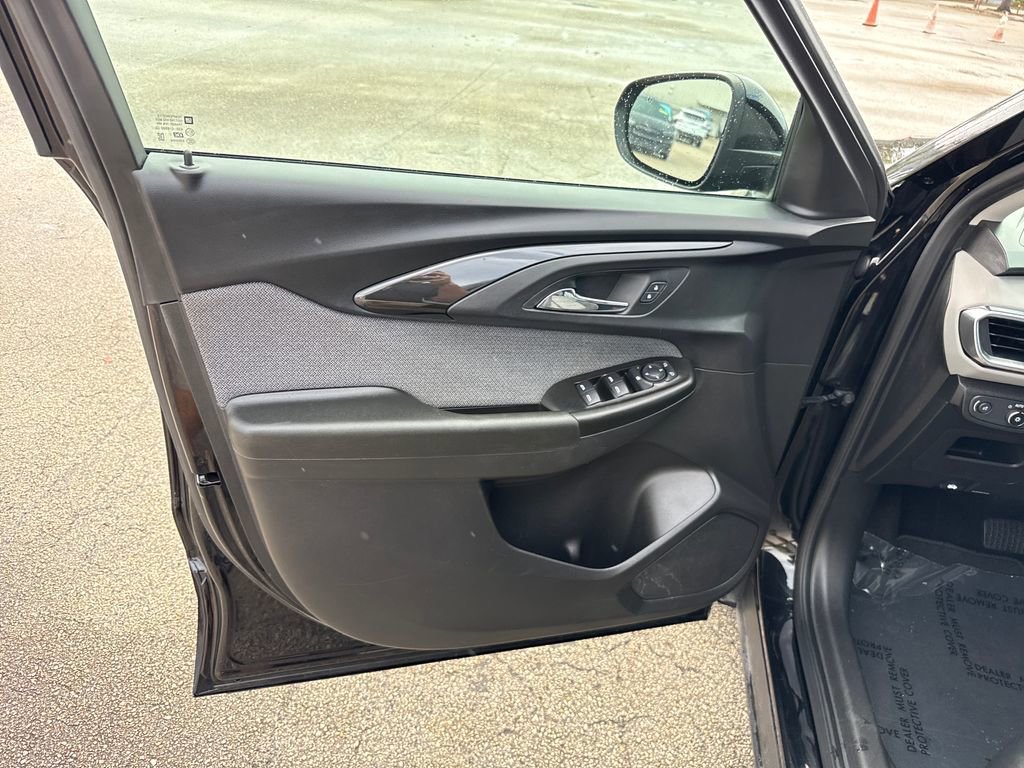 Used 2021 Chevrolet TrailBlazer LT w/ Convenience Package image 11