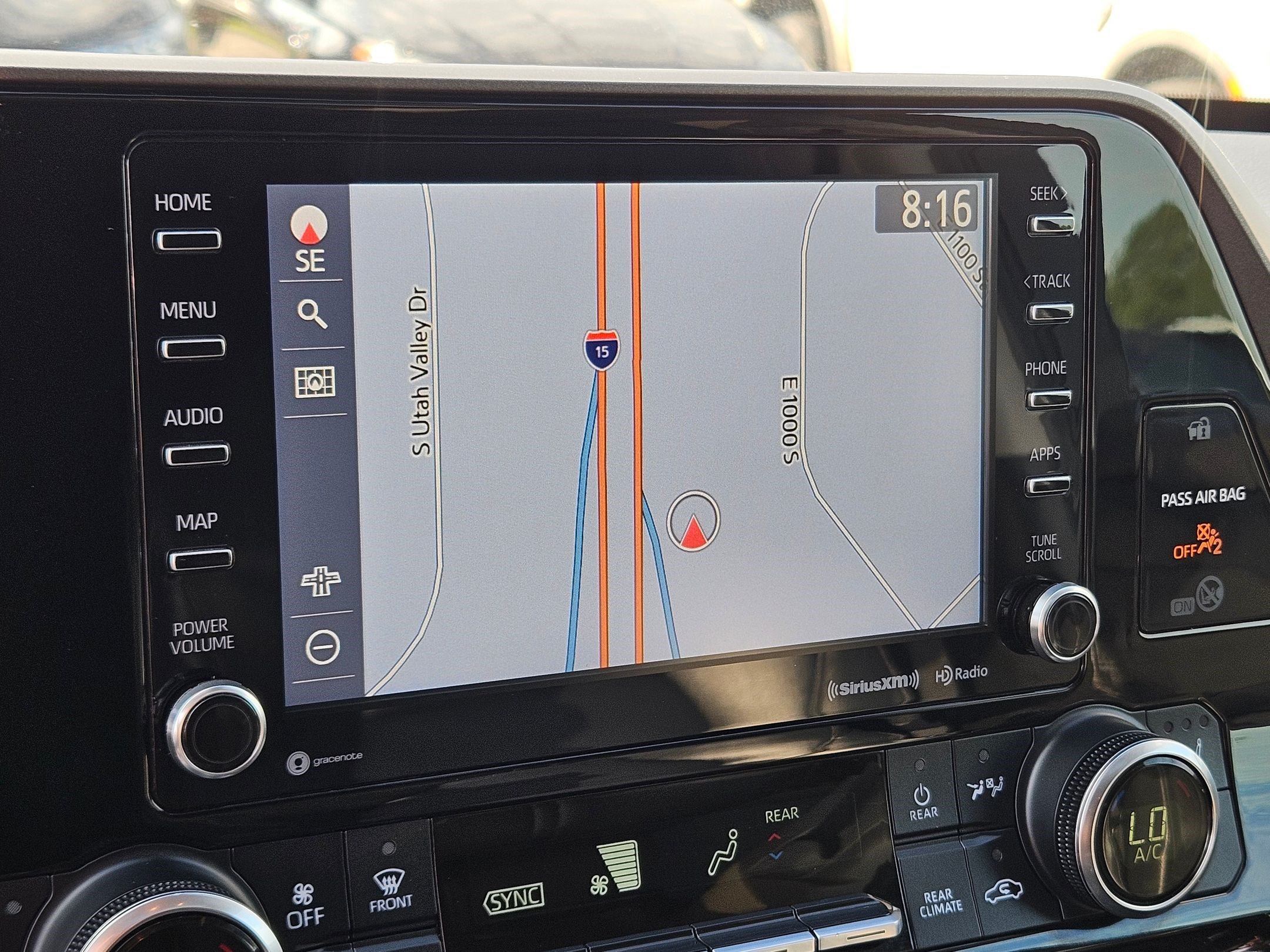 Used 2020 Toyota Highlander XLE AWD/4WD image 36