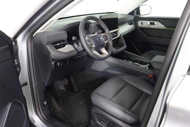 Certified 2025 Ford Explorer Active w/ Active Comfort Package image 28