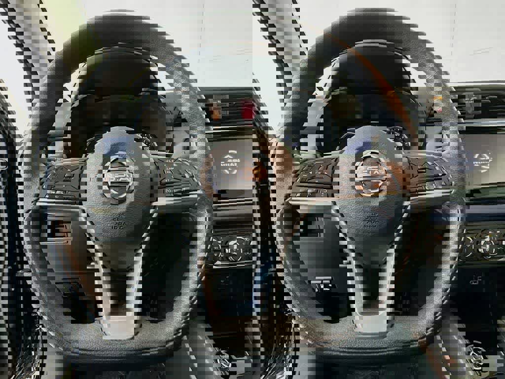 Used 2023 Nissan Versa SV image 15