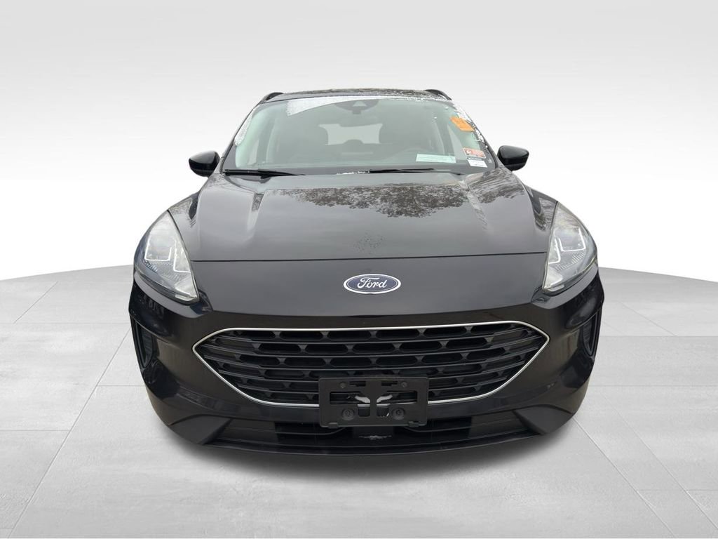 Certified 2022 Ford Escape SE w/ SE Sport Appearance Package image 3