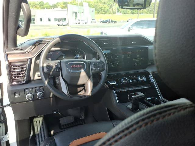 Used 2024 GMC Sierra 1500 AT4 w/ Technology Package AWD/4WD image 12