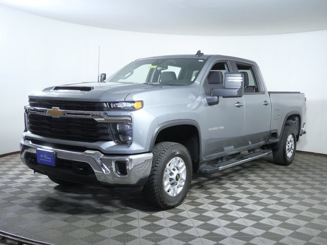 Used 2024 Chevrolet Silverado 2500 LT AWD/4WD image 2