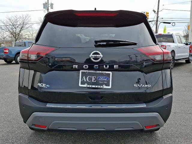 Used 2021 Nissan Rogue SV image 3