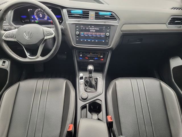 Used 2022 Volkswagen Tiguan SE w/ Panoramic Sunroof Package AWD/4WD image 28