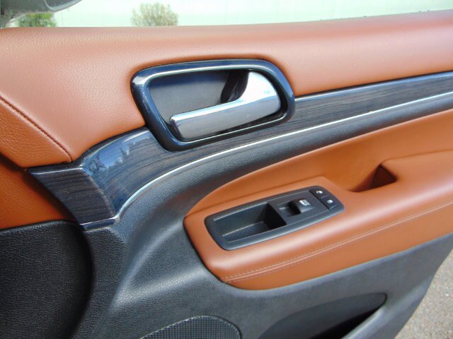 Used 2020 Jeep Grand Cherokee Overland AWD/4WD image 27