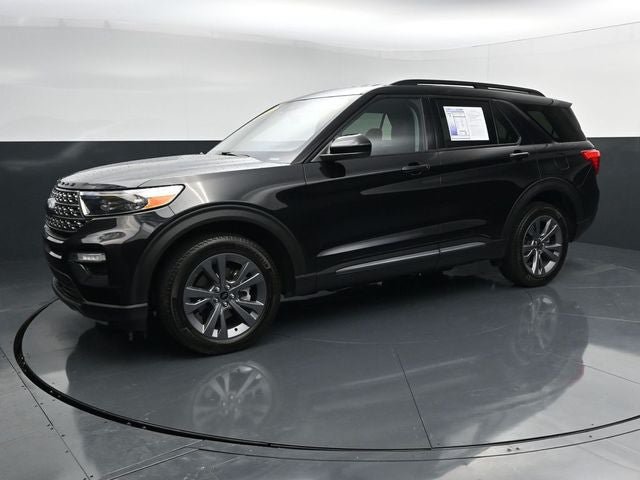 Certified 2023 Ford Explorer XLT w/ Equipment Group 202A AWD/4WD image 4