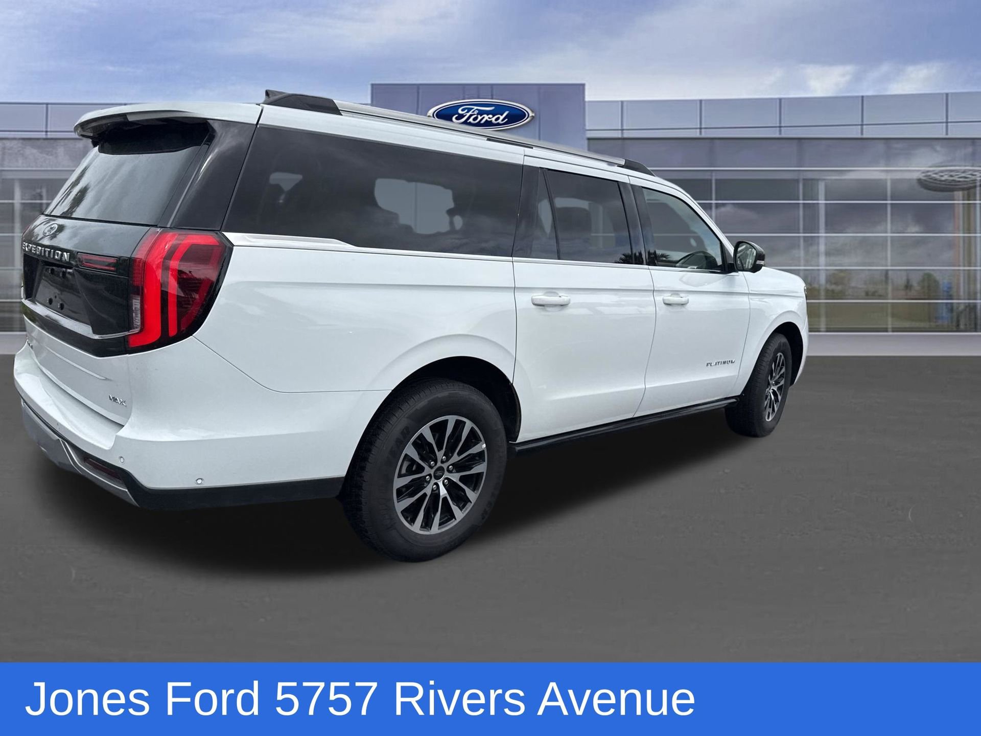 Certified 2025 Ford Expedition Max Platinum image 3