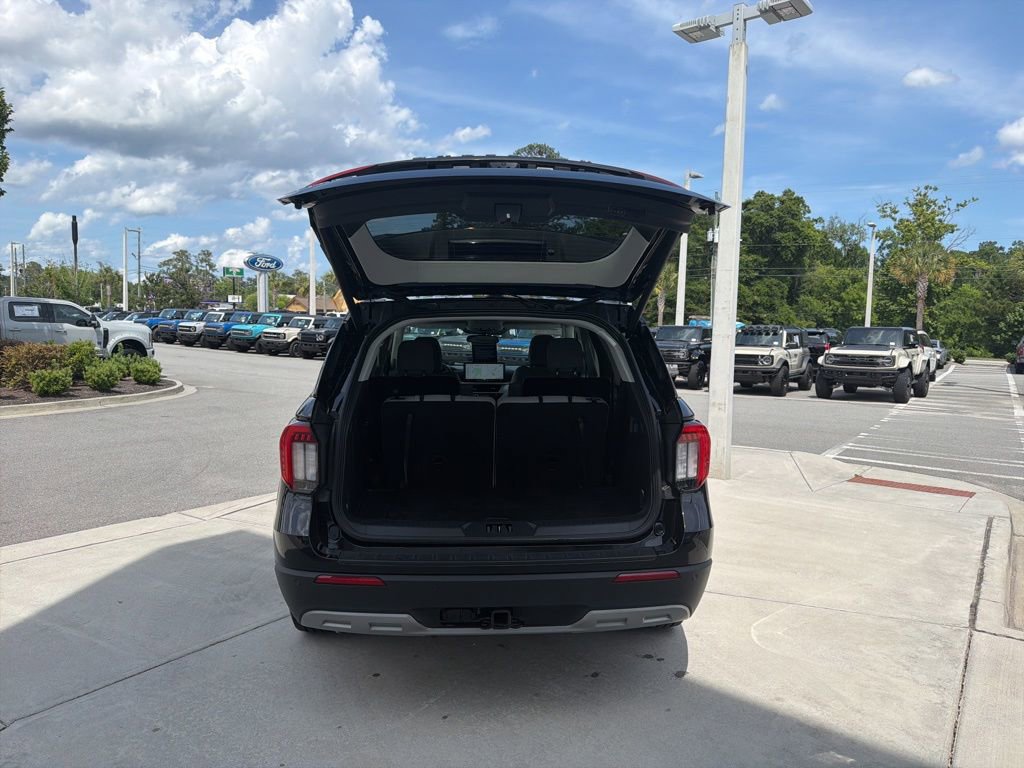 Certified 2025 Ford Explorer Active w/ Active Comfort Package RWD image 7