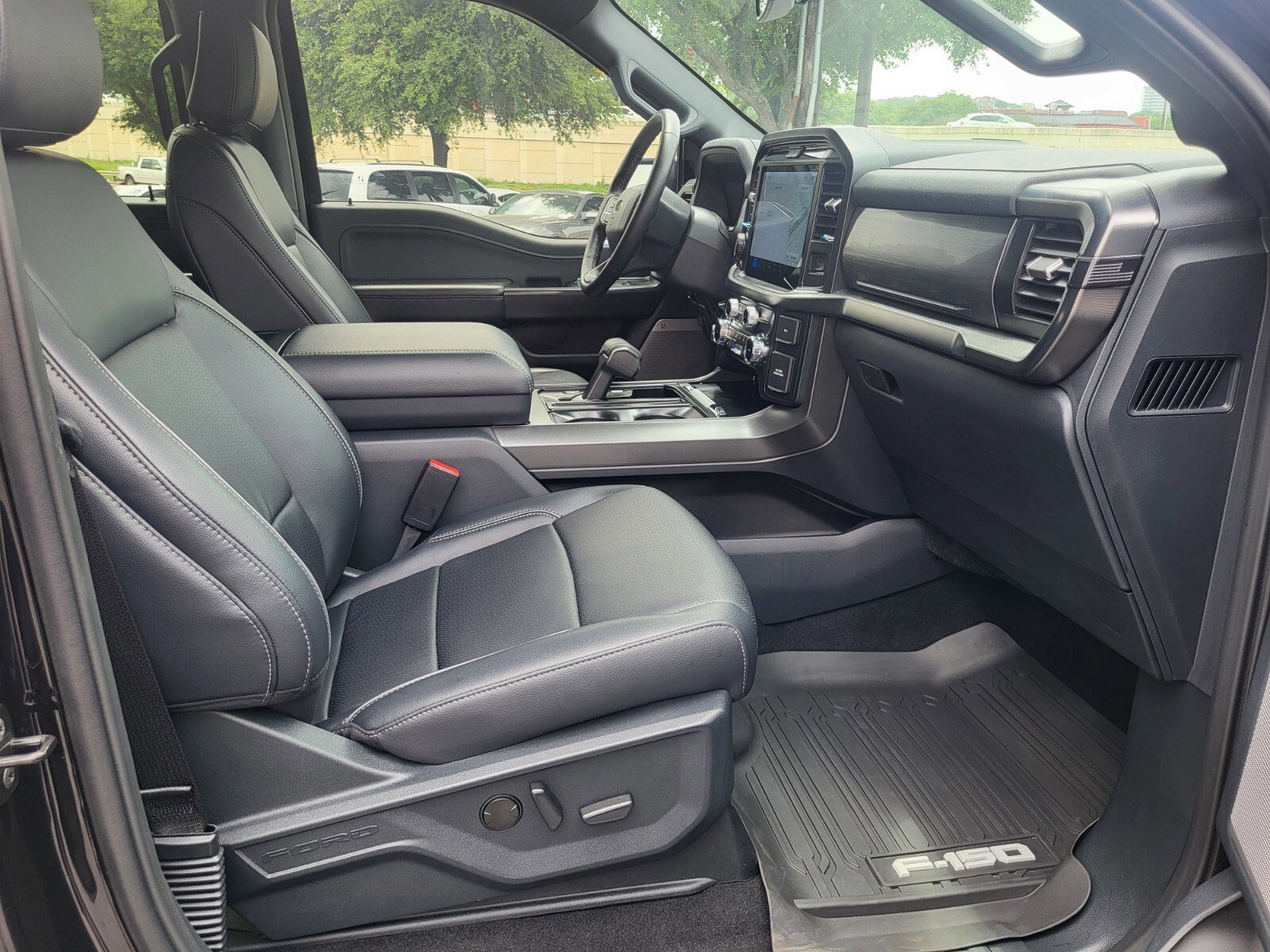 Certified 2025 Ford F150 Lariat w/ Equipment Group 501A Mid image 13