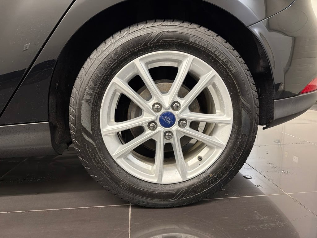 Certified 2018 Ford Focus SE w/ Cold Weather Package FWD image 7