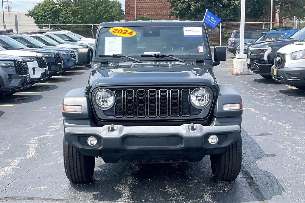 Used 2024 Jeep Wrangler Unlimited Sport AWD/4WD image 2
