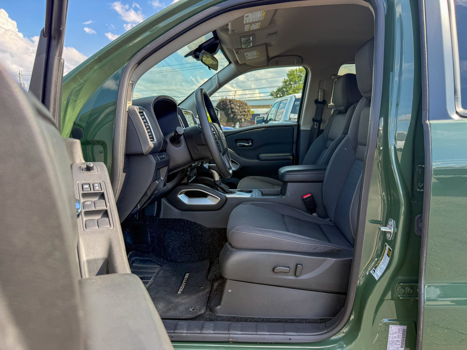 Used 2024 Nissan Frontier SV w/ Technology Package AWD/4WD image 16