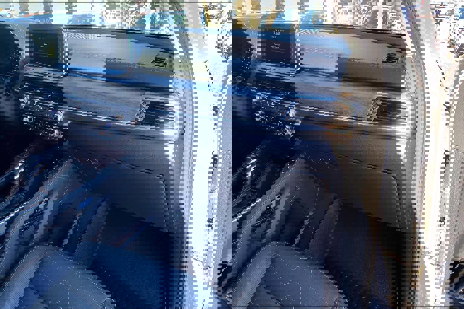 Used 2022 Kia Telluride SX w/ SX Prestige Package image 18