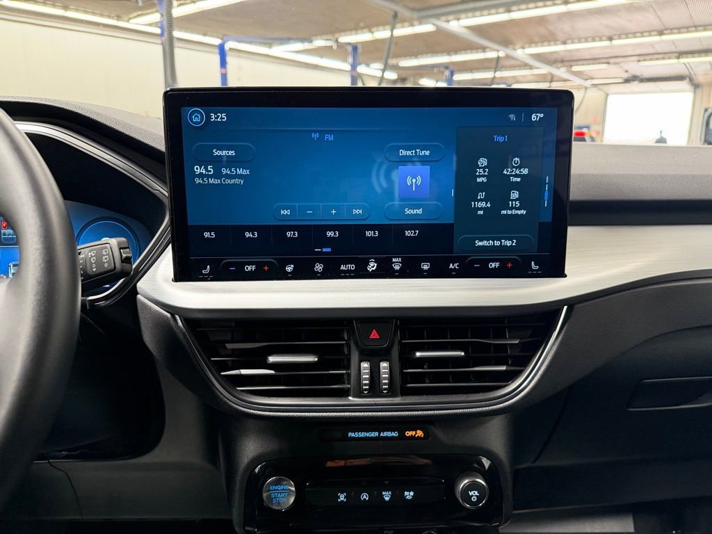 Certified 2025 Ford Escape Platinum AWD/4WD image 16