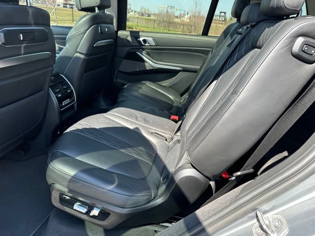 Used 2023 BMW X7 xDrive40i w/ Premium Package AWD/4WD image 16