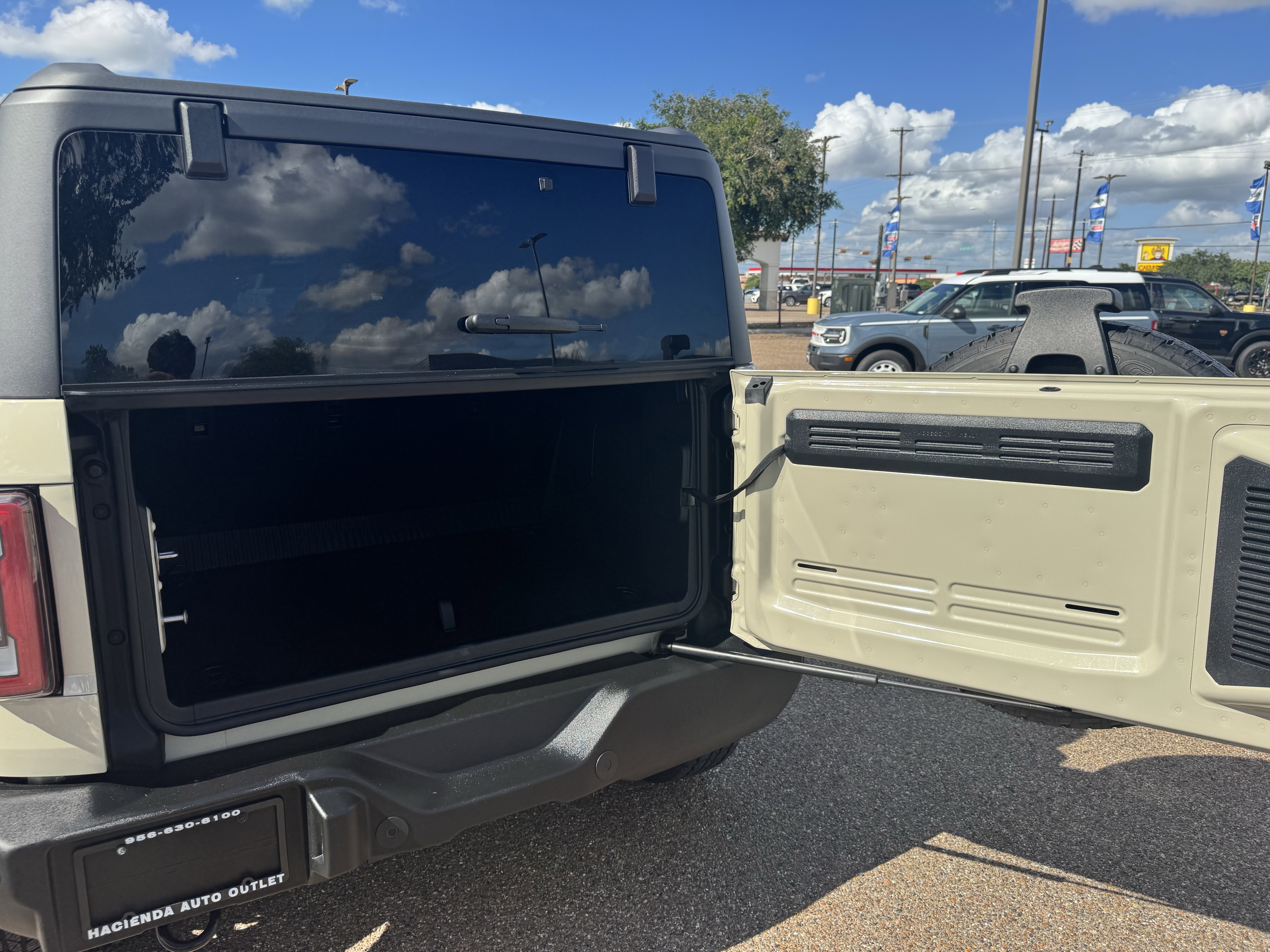 Certified 2025 Ford Bronco Outer Banks AWD/4WD image 28