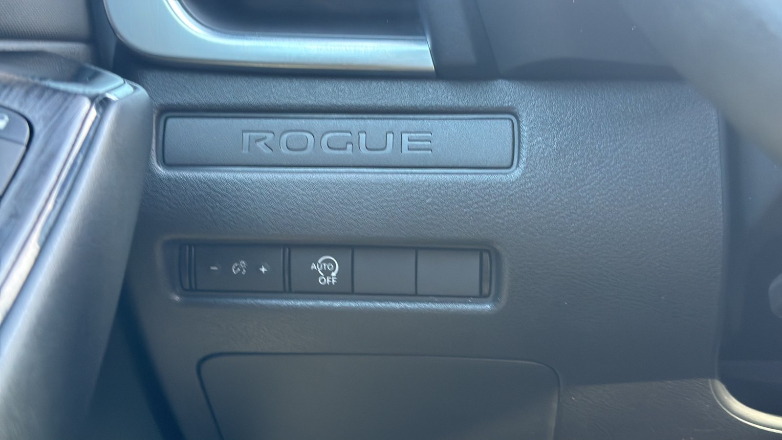Used 2024 Nissan Rogue S FWD image 17