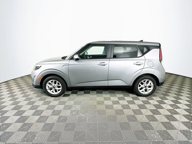 Used 2025 Kia Soul LX FWD image 7