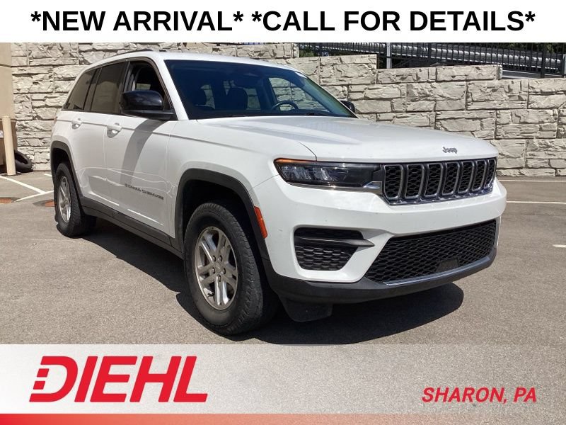 Used 2022 Jeep Grand Cherokee Laredo w/ Luxury Tech Group I AWD/4WD image 1
