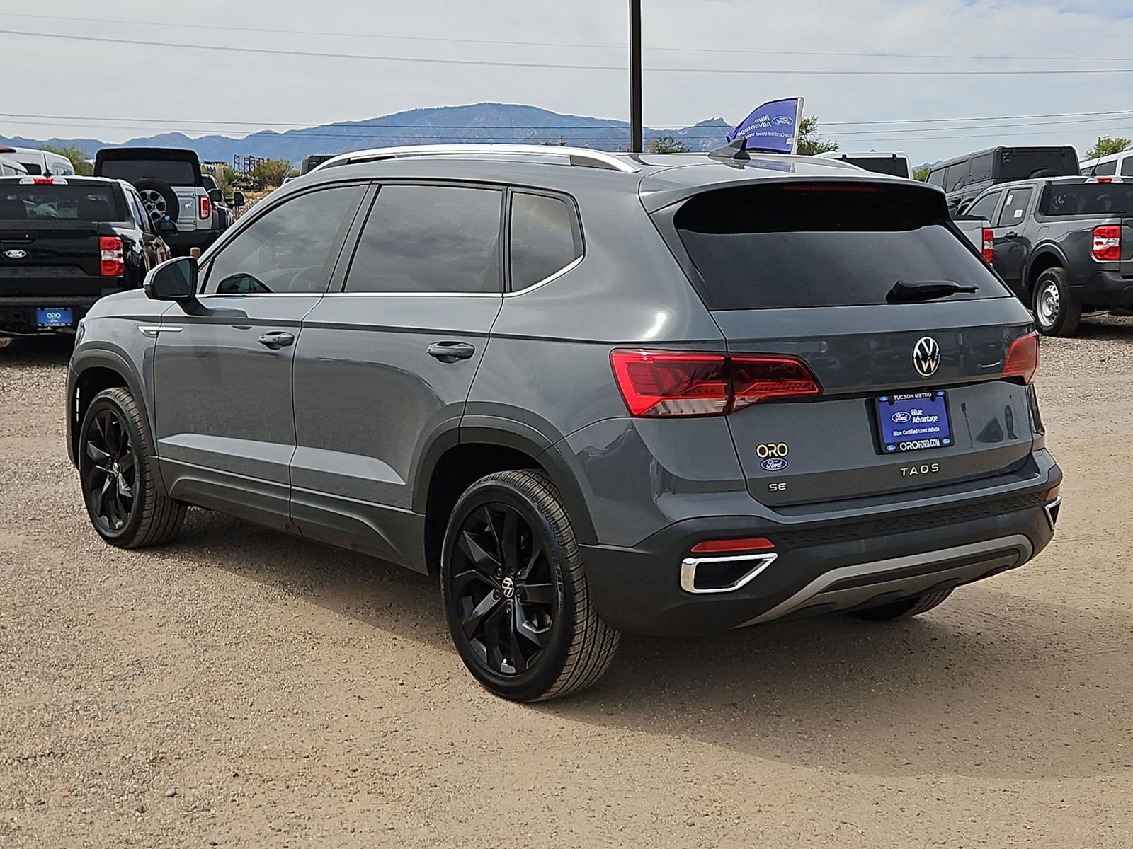 Used 2022 Volkswagen Taos SE w/ Panoramic Sunroof Package FWD image 8