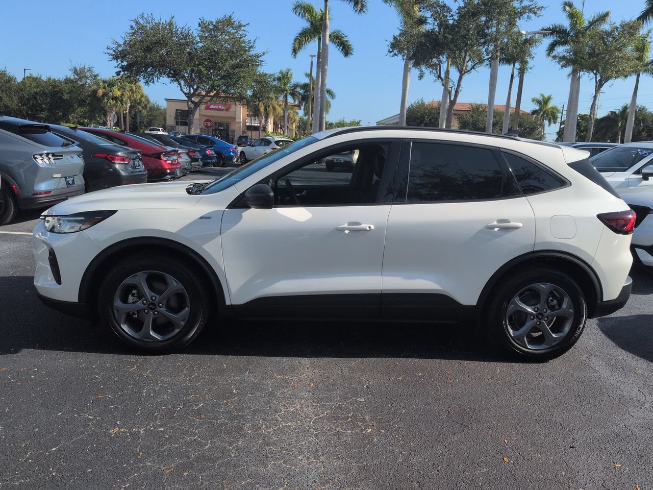 Certified 2025 Ford Escape ST-Line w/ Equipment Group 301A FWD image 7