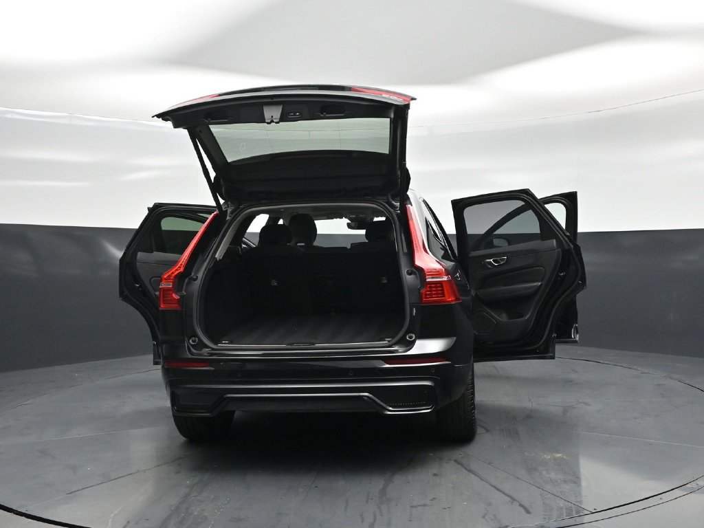 Used 2025 Volvo XC60 B5 Plus AWD/4WD image 33