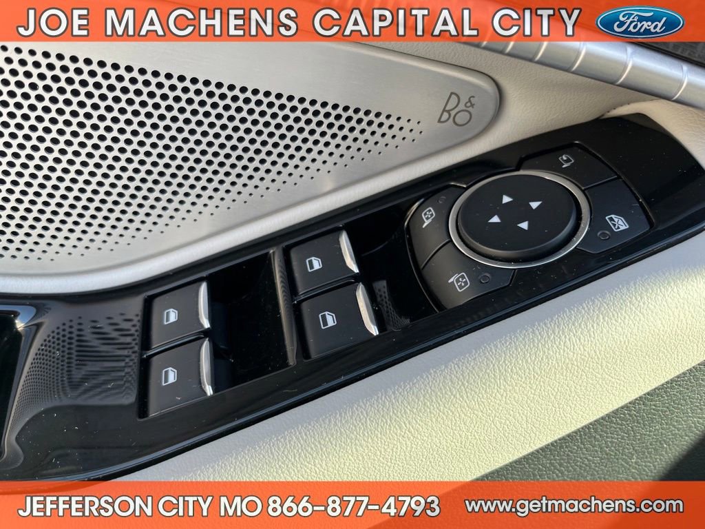 Certified 2025 Ford Explorer Platinum w/ LUX Leather Package image 19