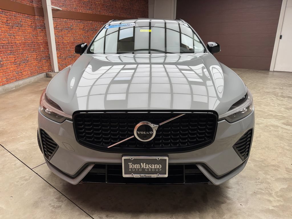 Used 2024 Volvo XC60 B5 Plus w/ Protection Package Premier AWD/4WD image 7