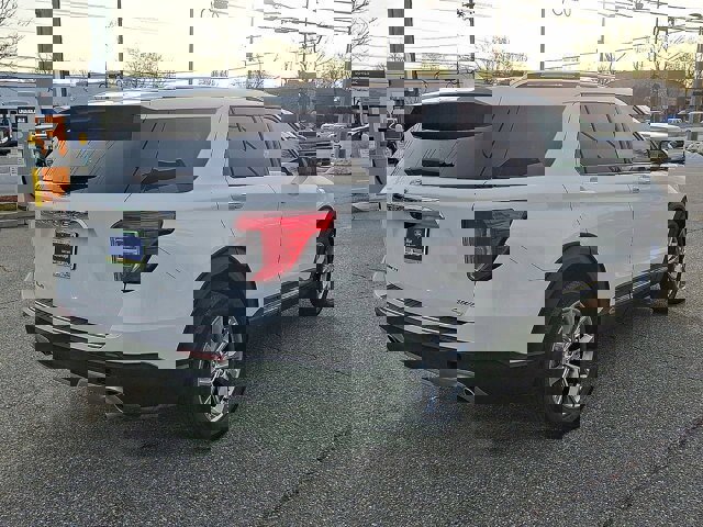 Certified 2022 Ford Explorer Limited w/ Equipment Group 301A image 9