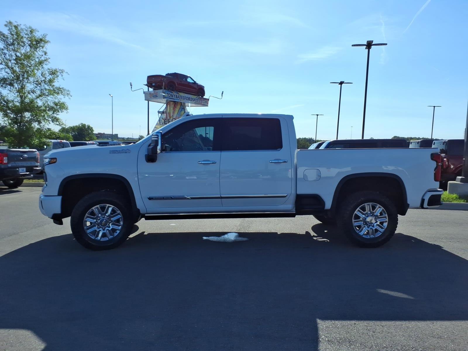 Used 2025 Chevrolet Silverado 2500 High Country w/ High Country Premium Package AWD/4WD image 6