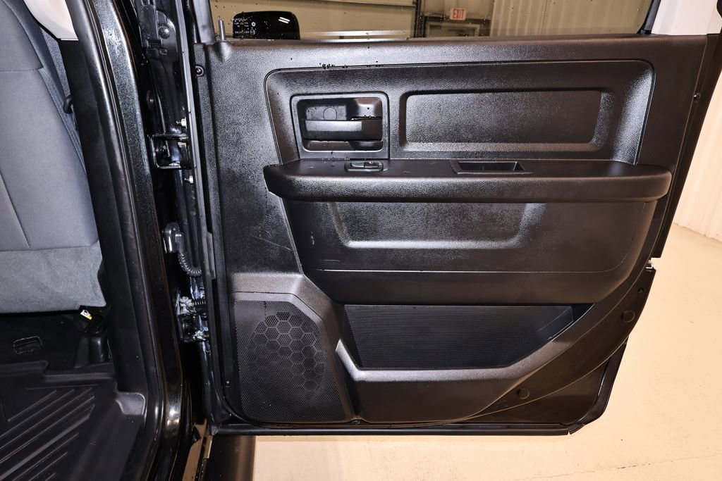 Used 2017 RAM 1500 Express w/ Black Ram 1500 Express Group AWD/4WD image 15
