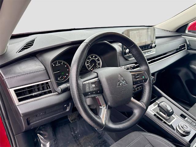 Used 2023 Mitsubishi Outlander SE image 9