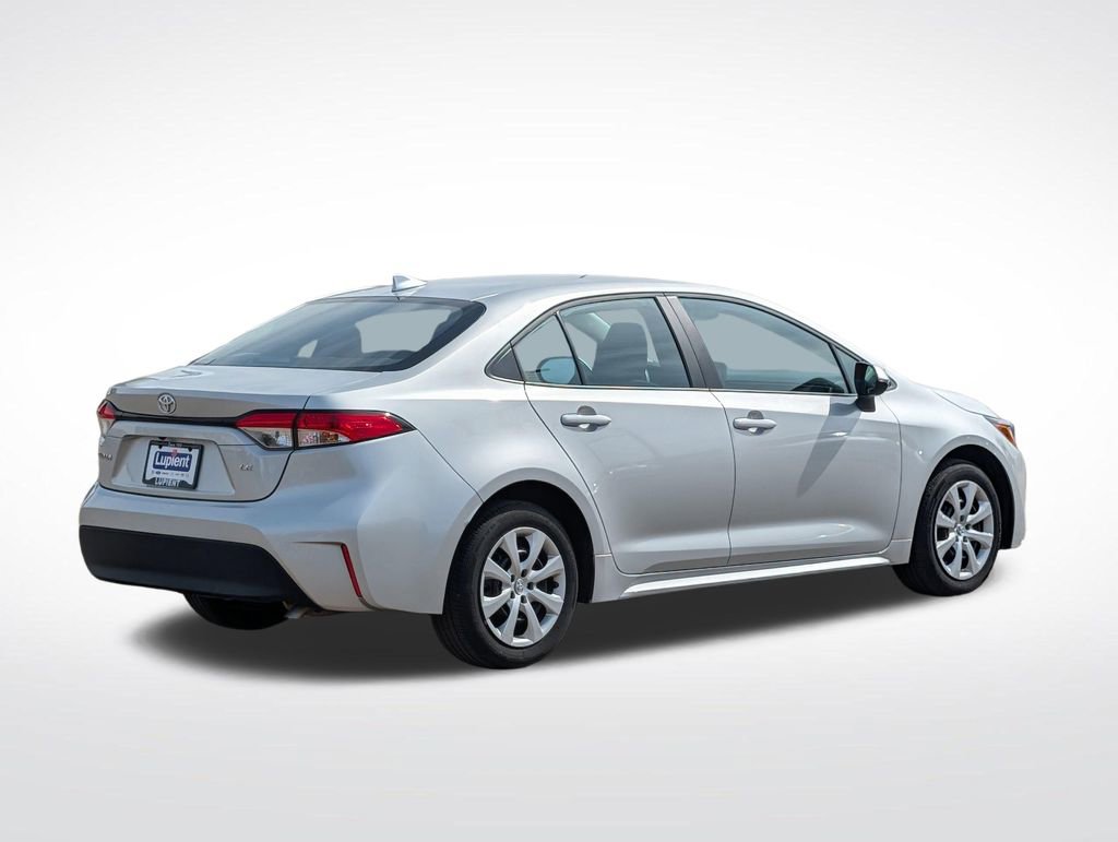 Used 2025 Toyota Corolla LE image 3