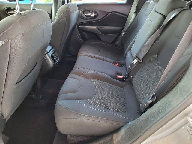 Used 2019 Jeep Cherokee Latitude w/ Popular Appearance Group FWD image 19