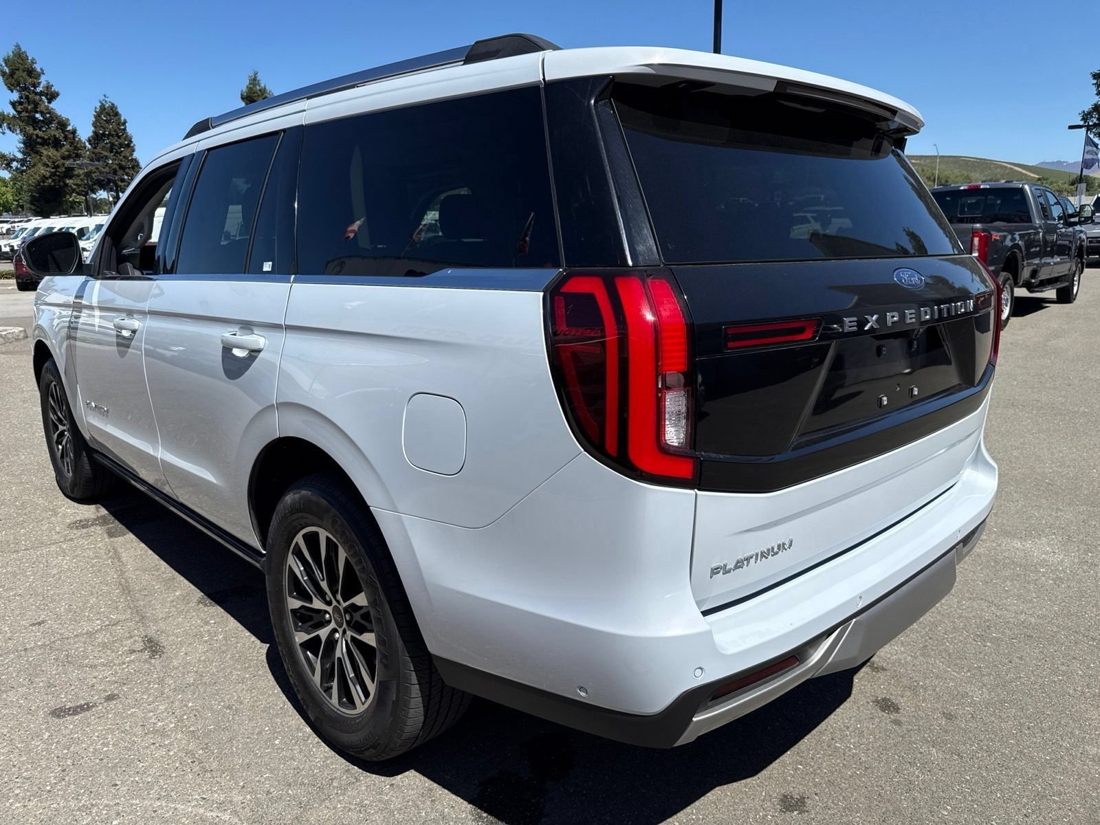 Certified 2025 Ford Expedition Platinum AWD/4WD image 3