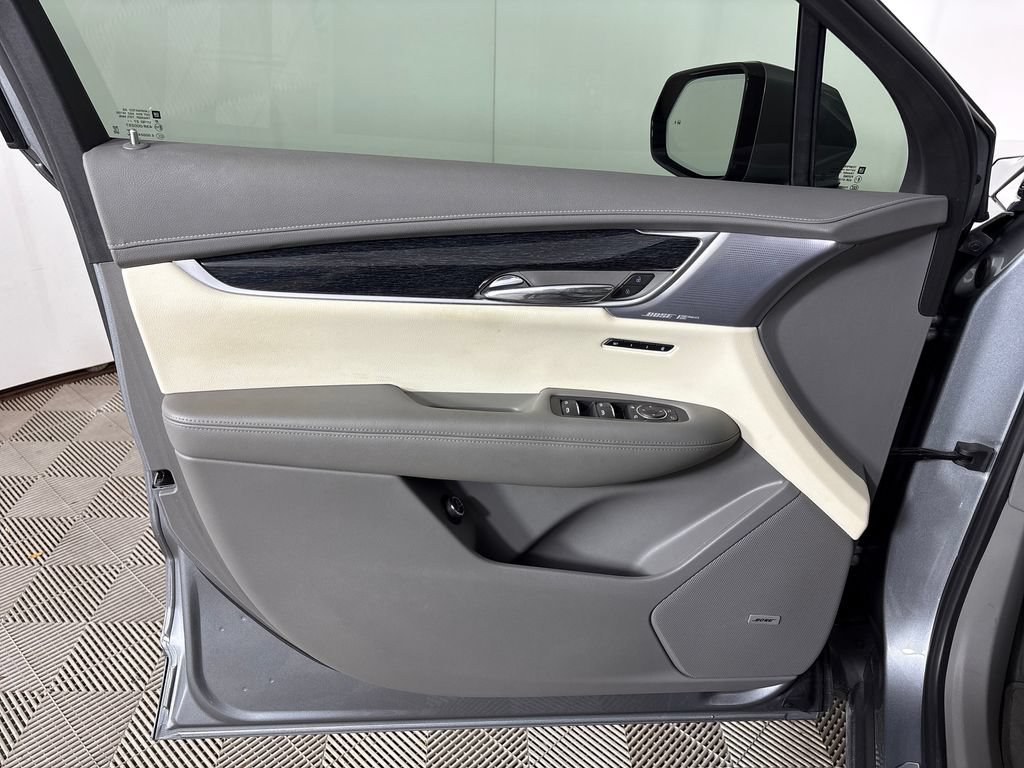 Used 2024 Cadillac XT6 Premium Luxury w/ Technology Package FWD image 11