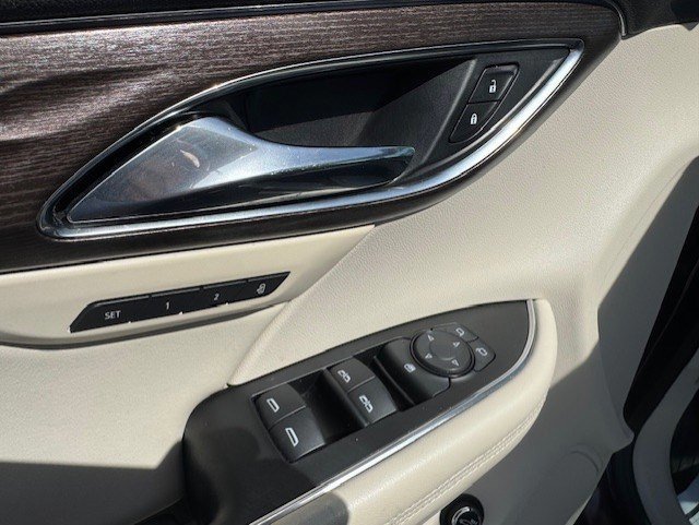 Used 2023 Buick Envision Avenir image 12