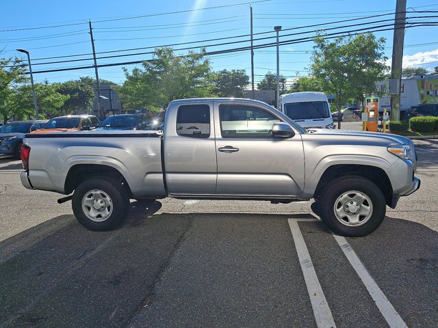 Used 2022 Toyota Tacoma SR w/ SR Convenience Package AWD/4WD image 18