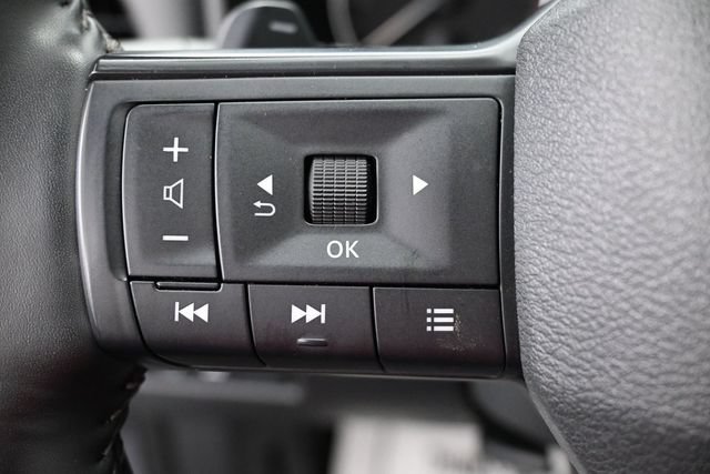 Used 2025 Nissan Rogue SV FWD image 17
