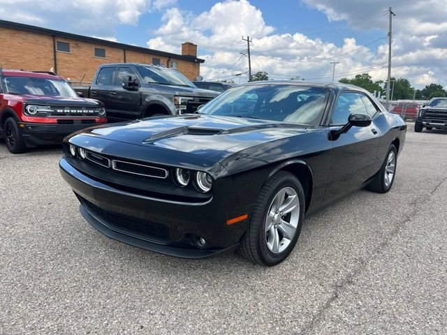 Used 2022 Dodge Challenger SXT w/ Driver Convenience Group RWD image 27