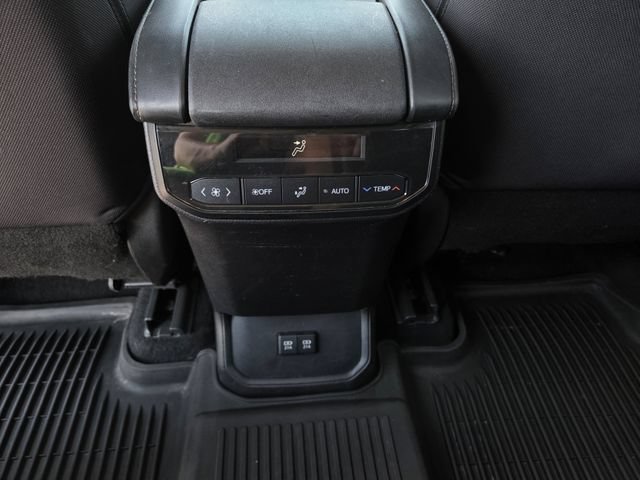 Used 2021 Toyota Highlander LE AWD/4WD image 18